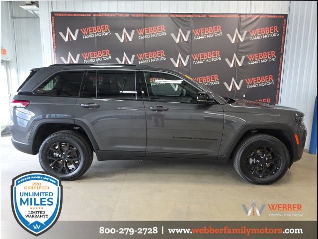 New 2026 Jeep Grand Cherokee Altitude AWD/4WD image 3