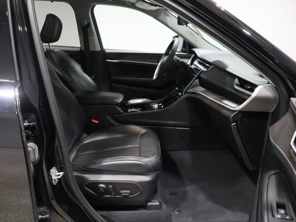 Used 2023 Jeep Grand Cherokee L Limited w/ Luxury Tech Group II image 26