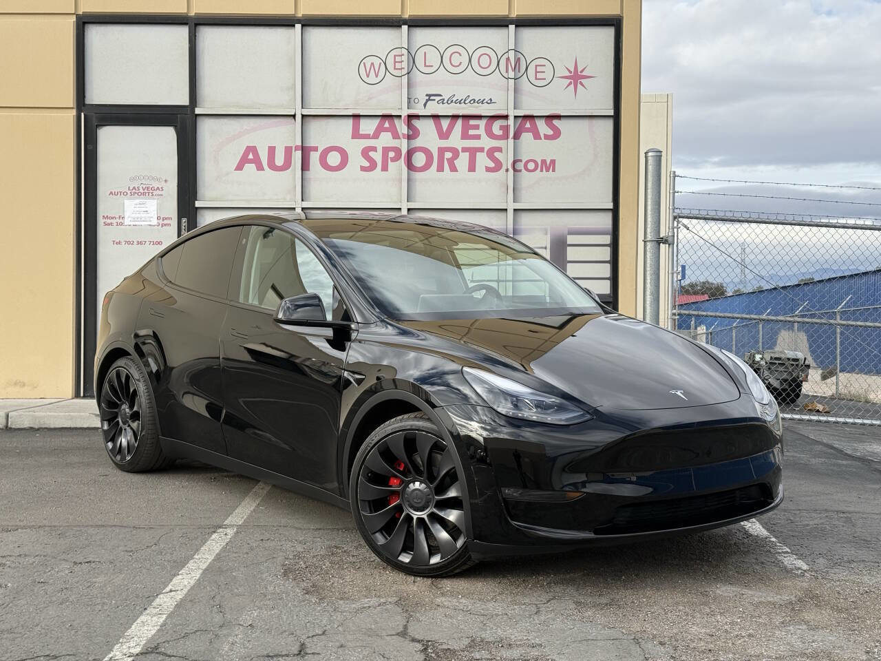 Used 2023 Tesla Model Y Performance image 2