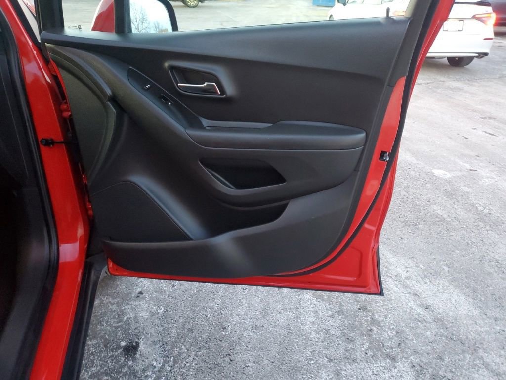 Used 2020 Chevrolet Trax LS w/ Tint and Cruise Package image 30