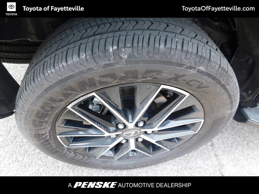 Used 2025 Lexus GX 550 image 9