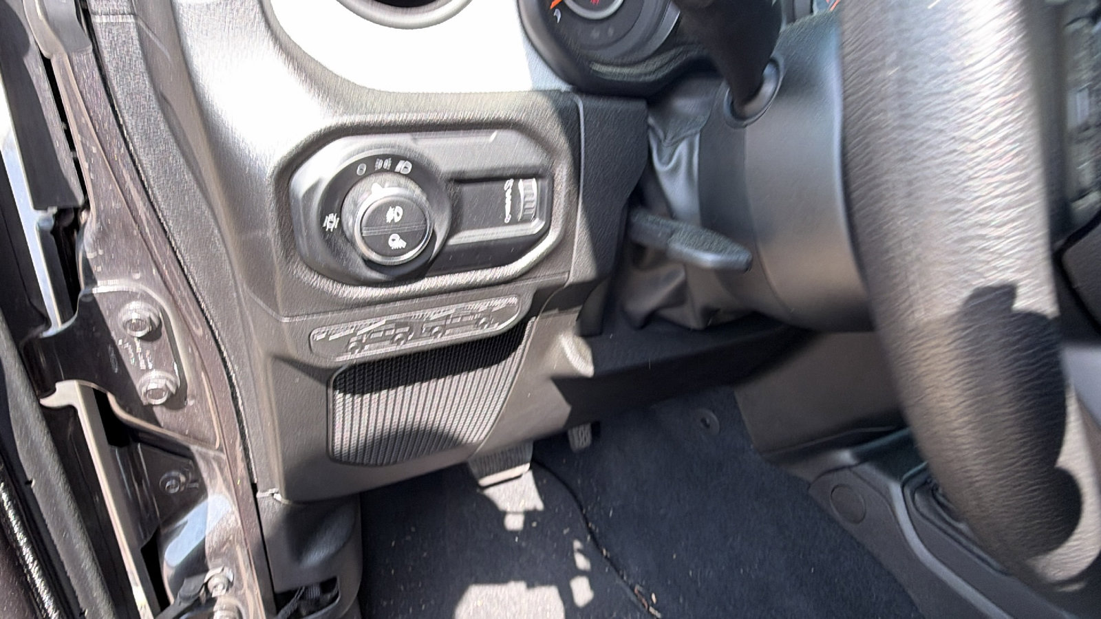 Used 2025 Jeep Gladiator Sport image 25