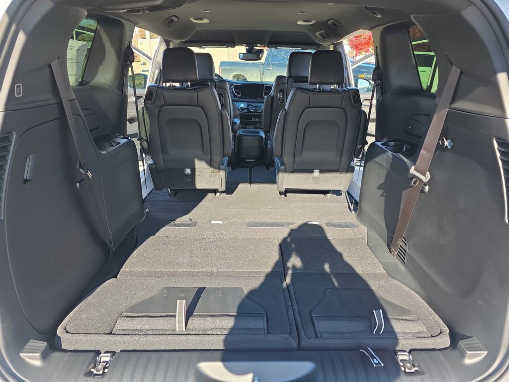 New 2026 Chrysler Pacifica Select image 14