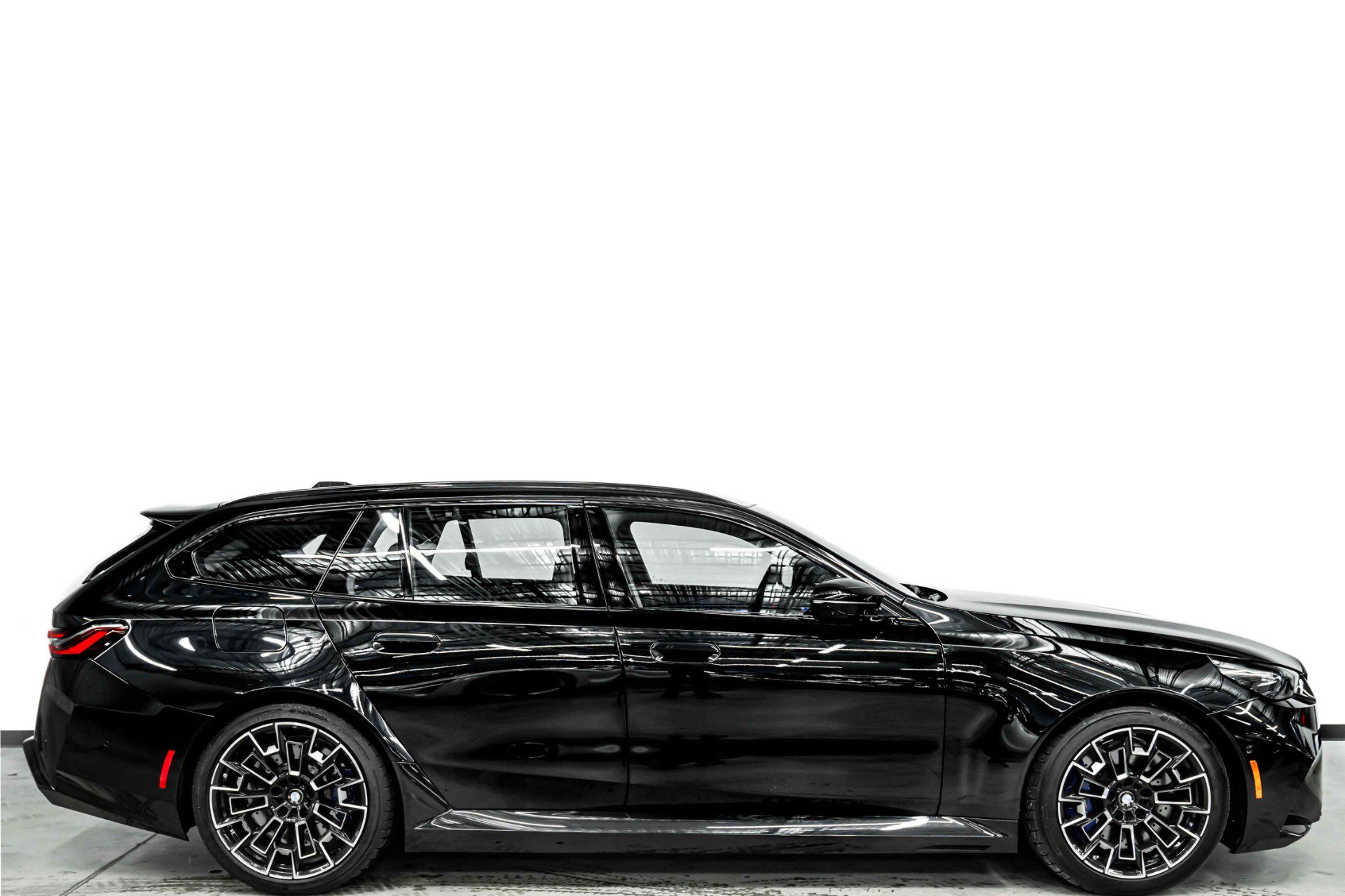 Used 2025 BMW M5 Touring w/ M Driver's Package AWD/4WD image 2