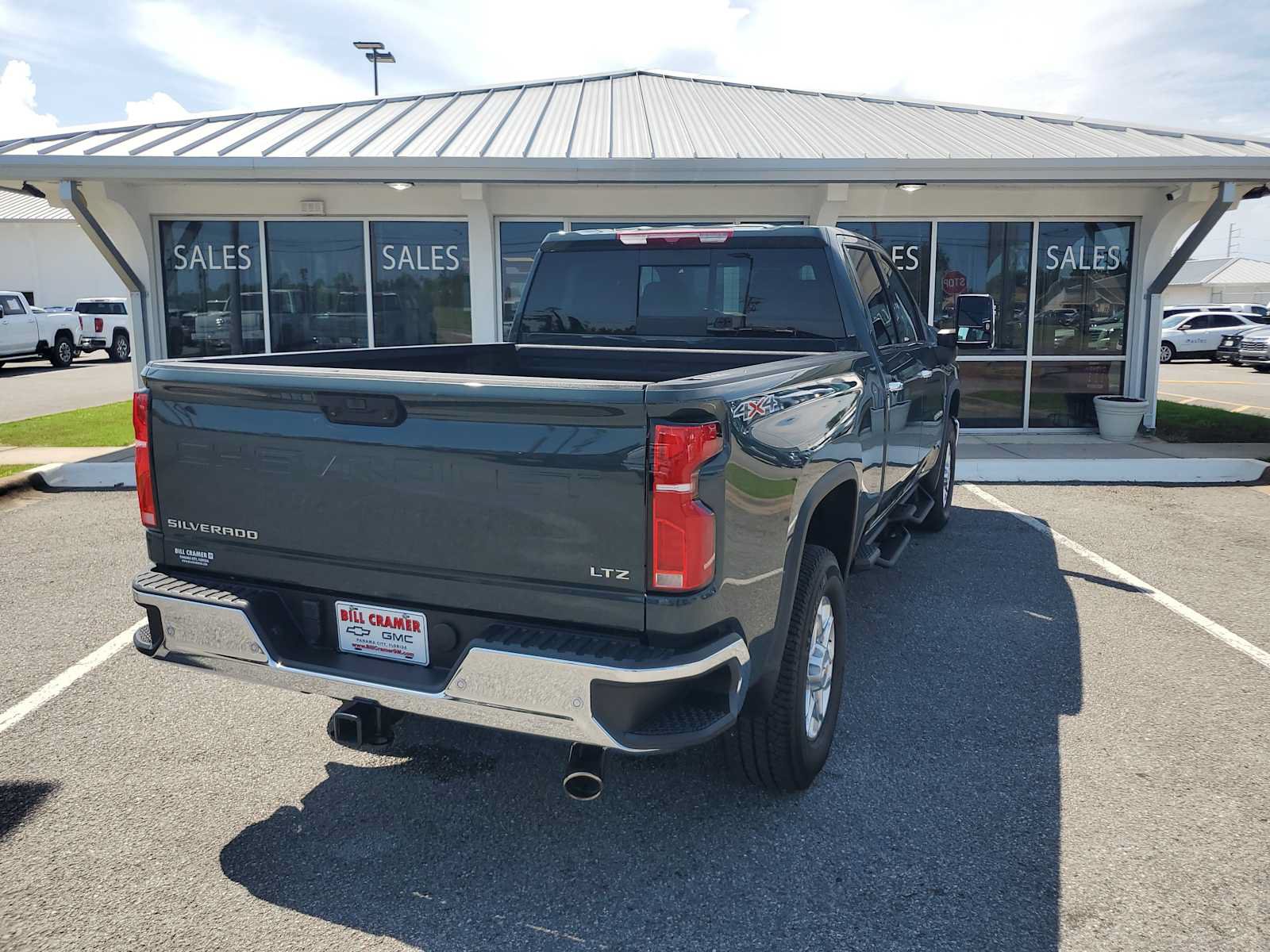 Used 2025 Chevrolet Silverado 2500 LTZ w/ LTZ Convenience Package AWD/4WD image 6