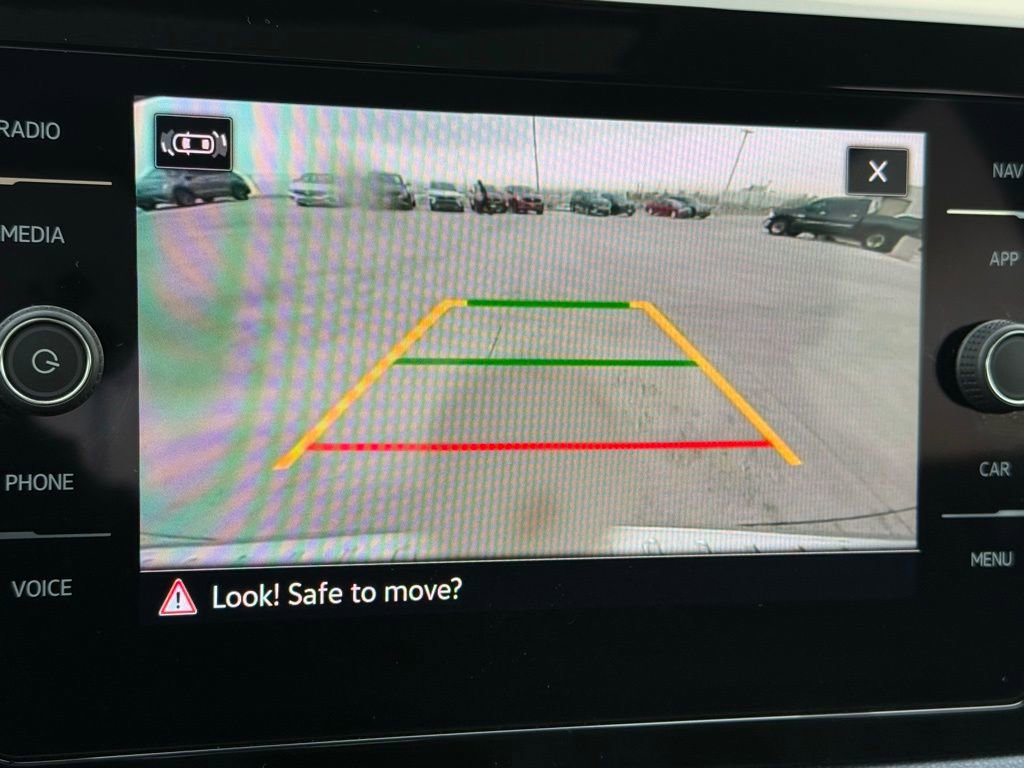 Certified 2025 Volkswagen Taos SEL AWD/4WD image 18