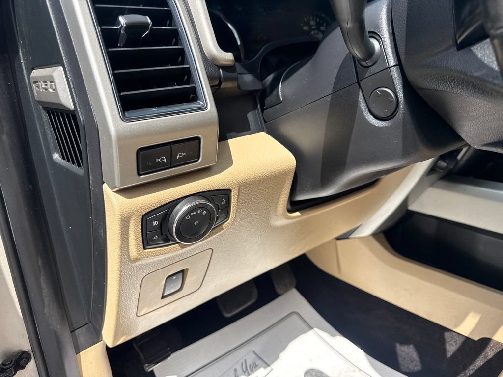 Used 2017 Ford F150 Lariat w/ Equipment Group 502A Luxury AWD/4WD image 30