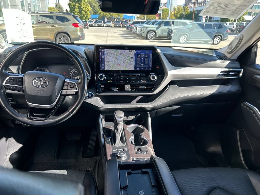 Used 2022 Toyota Highlander Platinum AWD/4WD image 13