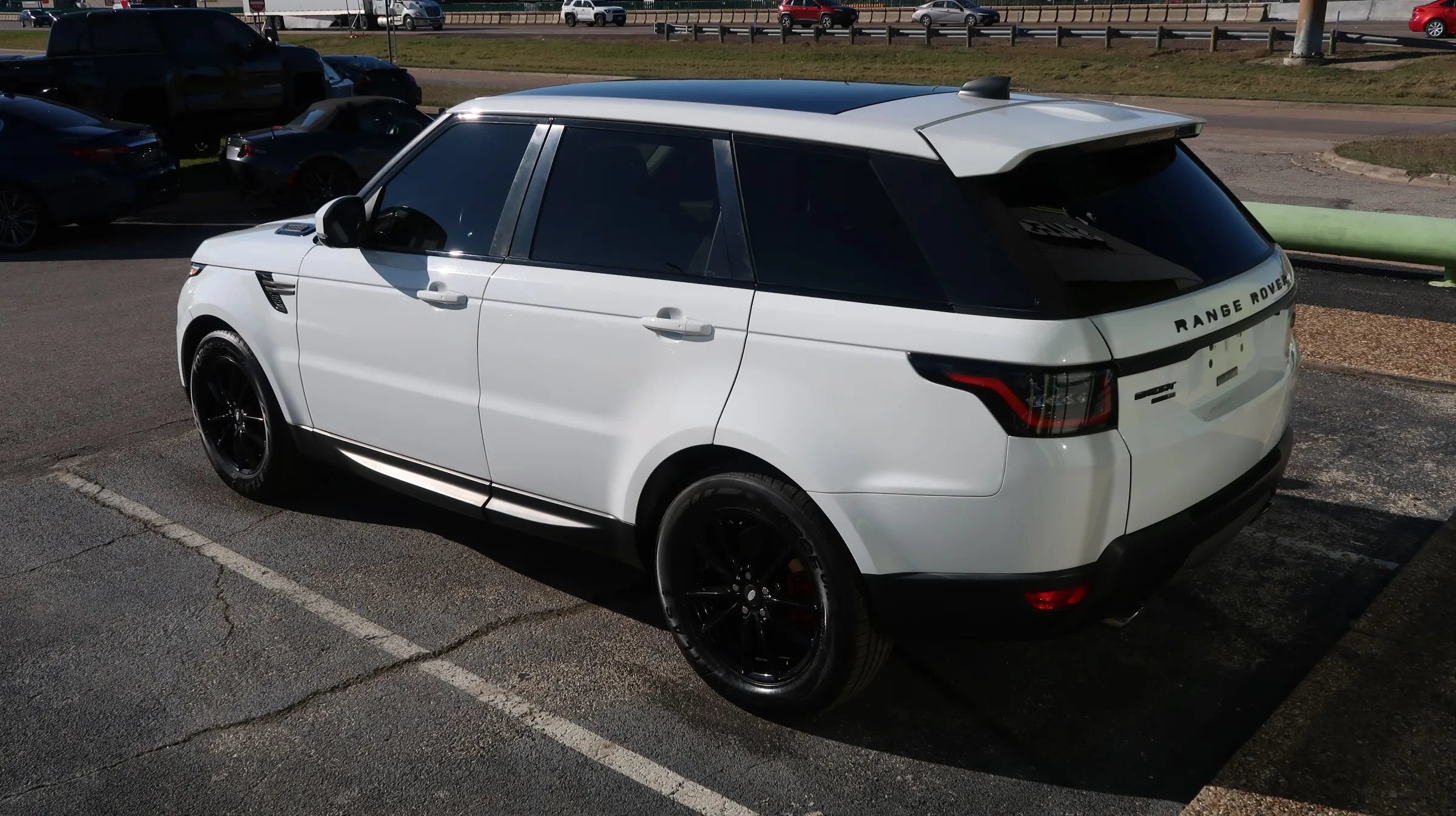 Used 2017 Land Rover Range Rover Sport SE AWD/4WD image 12