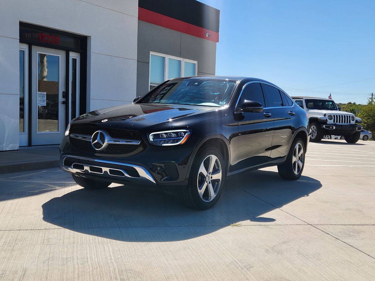 Used 2023 Mercedes-Benz GLC 300 4MATIC Coupe image 2