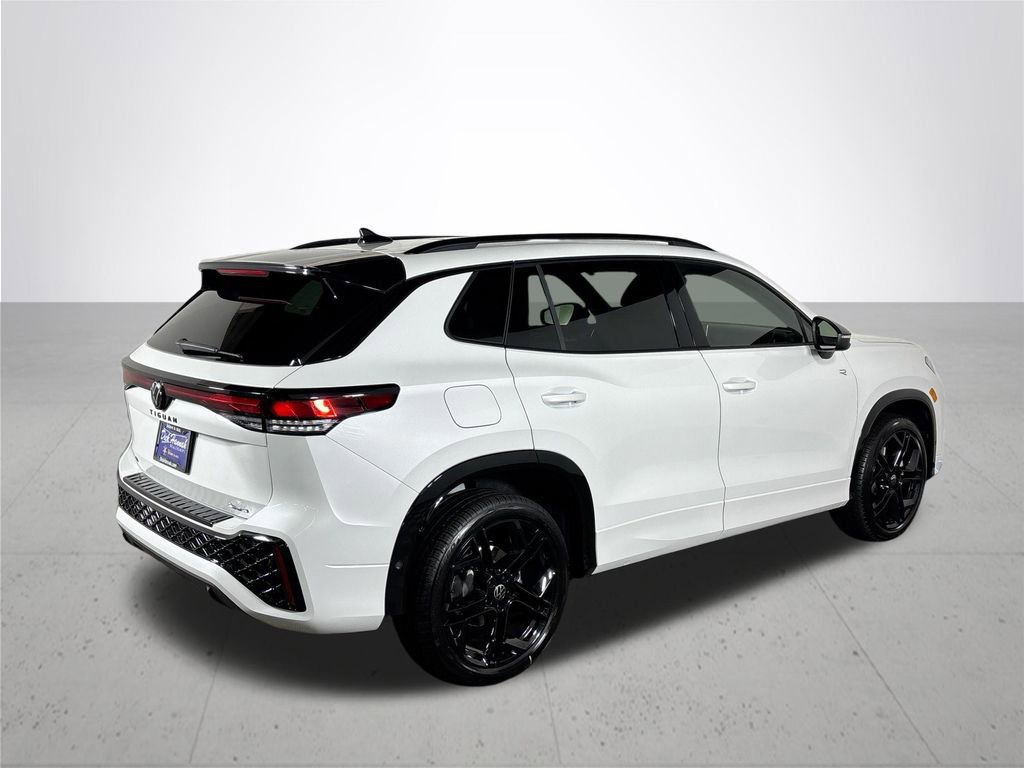 New 2025 Volkswagen Tiguan SE R-Line image 6