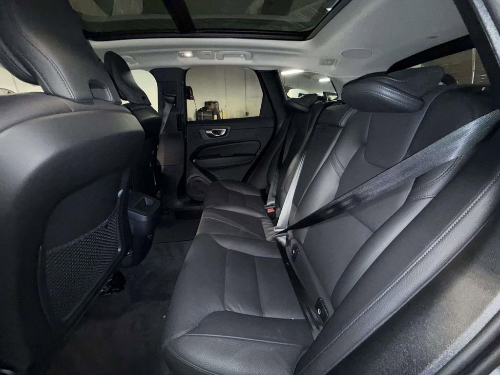 Used 2024 Volvo XC60 B5 Plus image 19