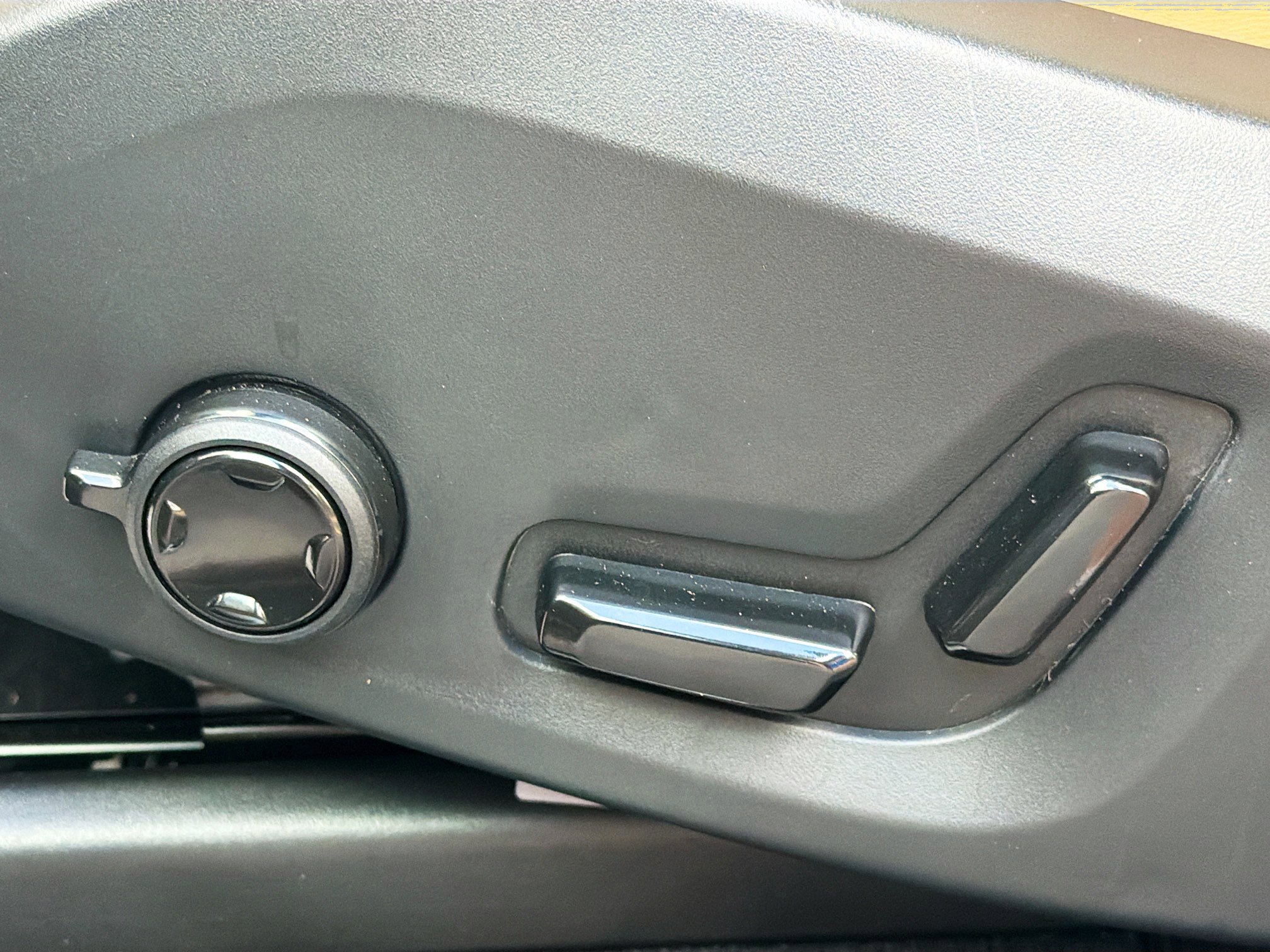 Used 2025 Volvo XC90 B6 Ultra w/ Protection Package Premier image 26