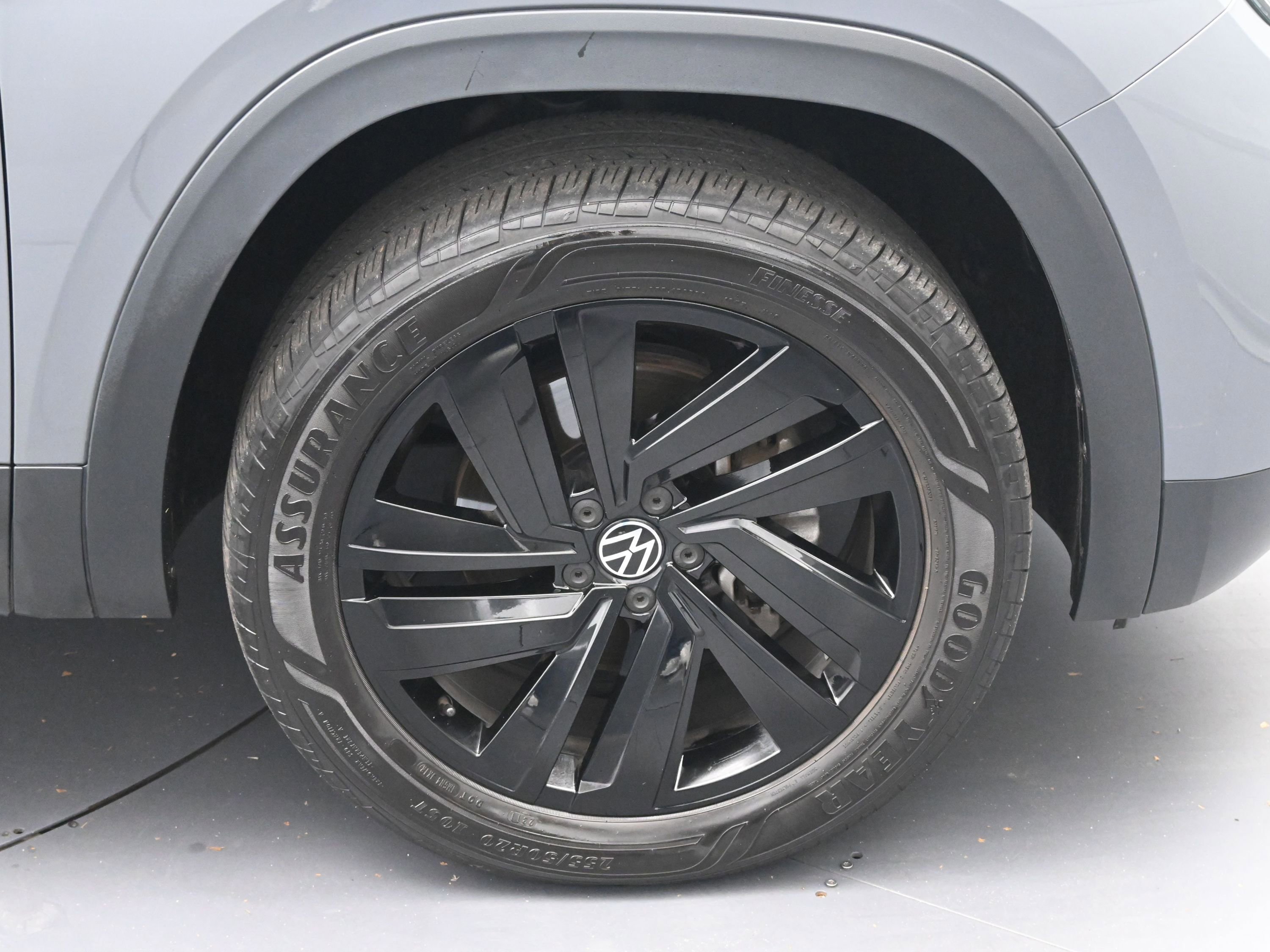 Used 2023 Volkswagen Atlas Cross Sport SE image 13