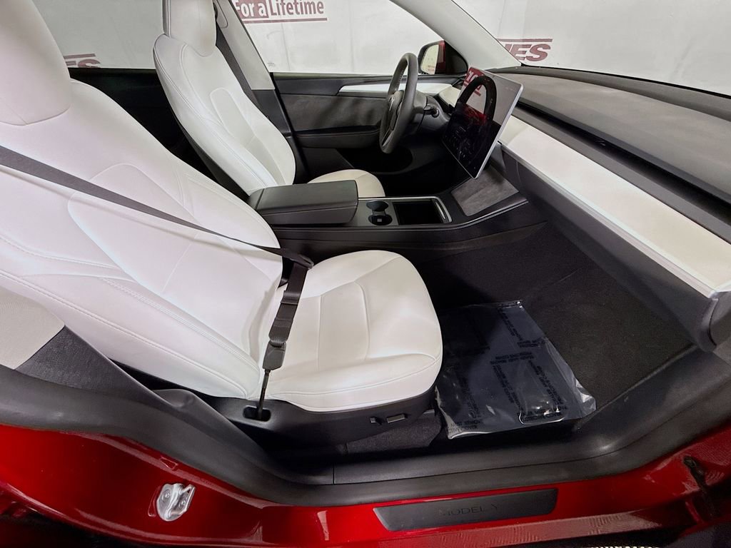 Used 2024 Tesla Model Y Long Range image 30