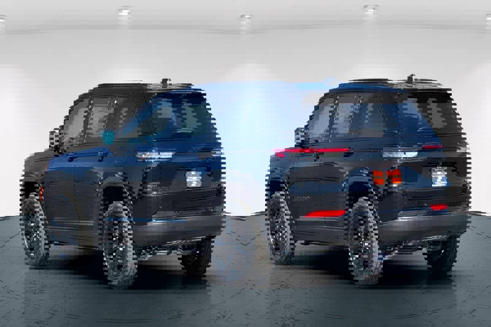 New 2025 Jeep Grand Cherokee Limited w/ Luxury Tech Group II image 8