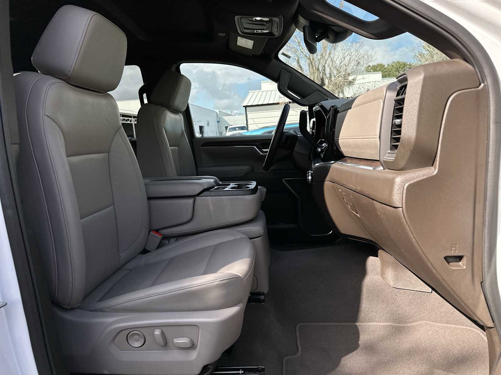 Certified 2025 GMC Sierra 1500 SLT image 19