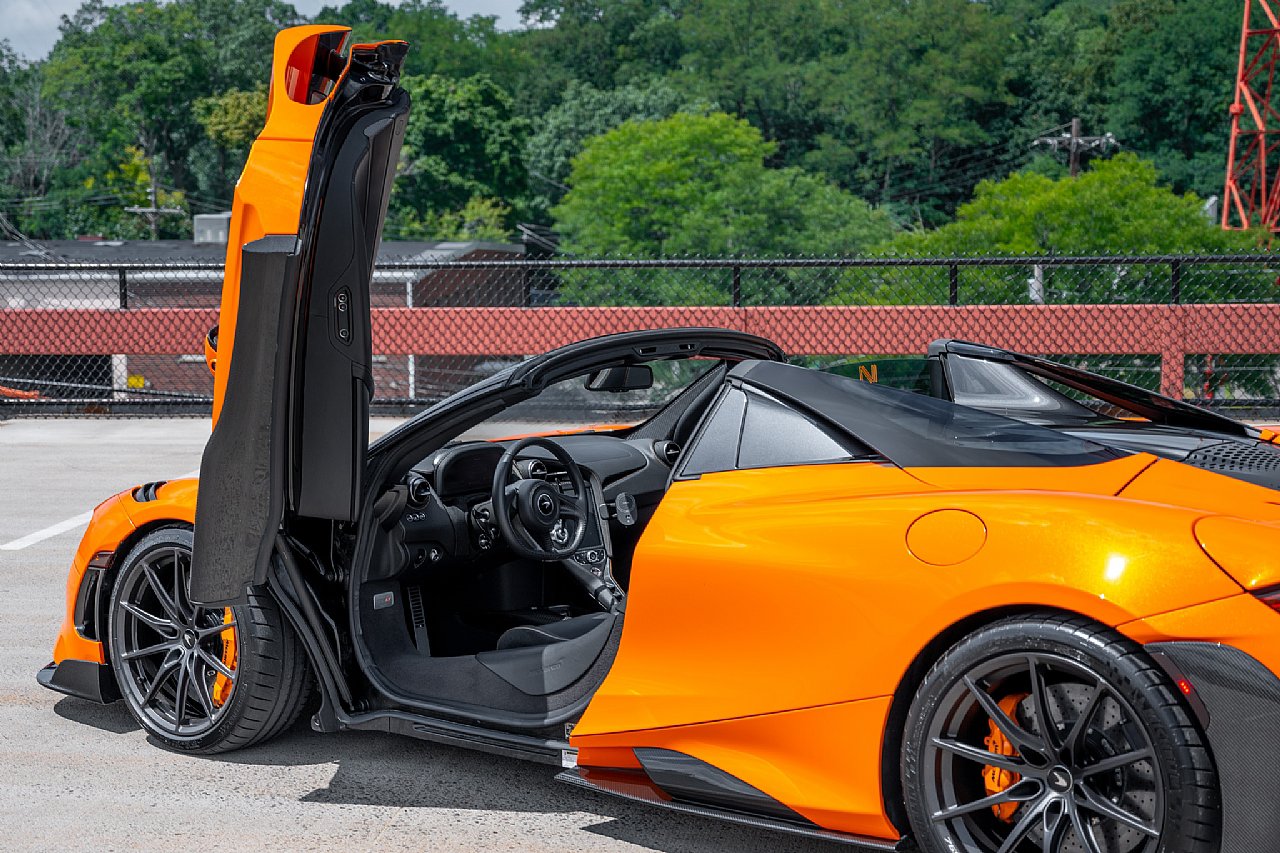 Used 2022 McLaren 765LT RWD image 11