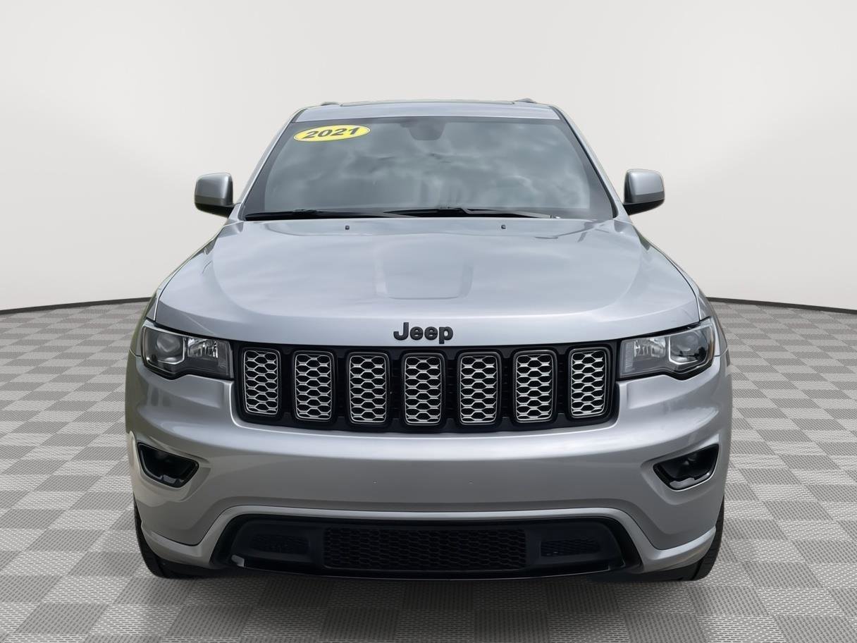 Used 2021 Jeep Grand Cherokee Laredo X AWD/4WD image 9