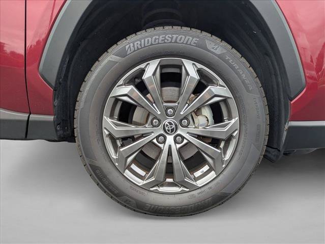 Used 2022 Toyota RAV4 XLE Premium AWD/4WD image 23