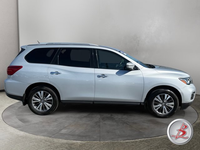 Used 2017 Nissan Pathfinder S AWD/4WD image 8
