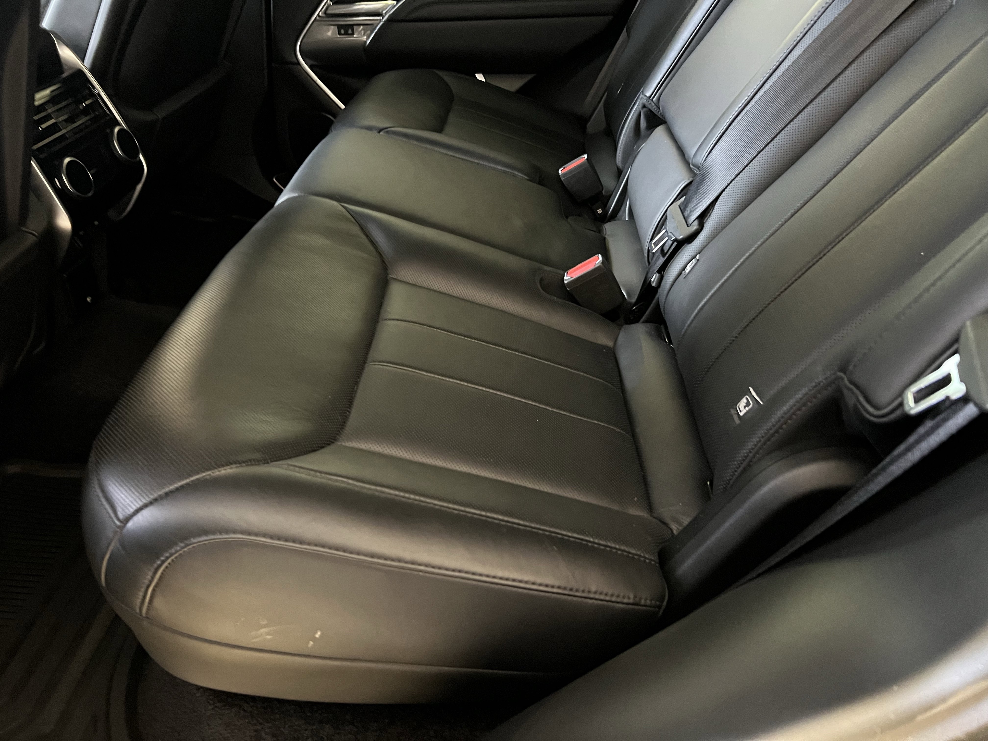 Used 2023 Land Rover Range Rover SE image 31