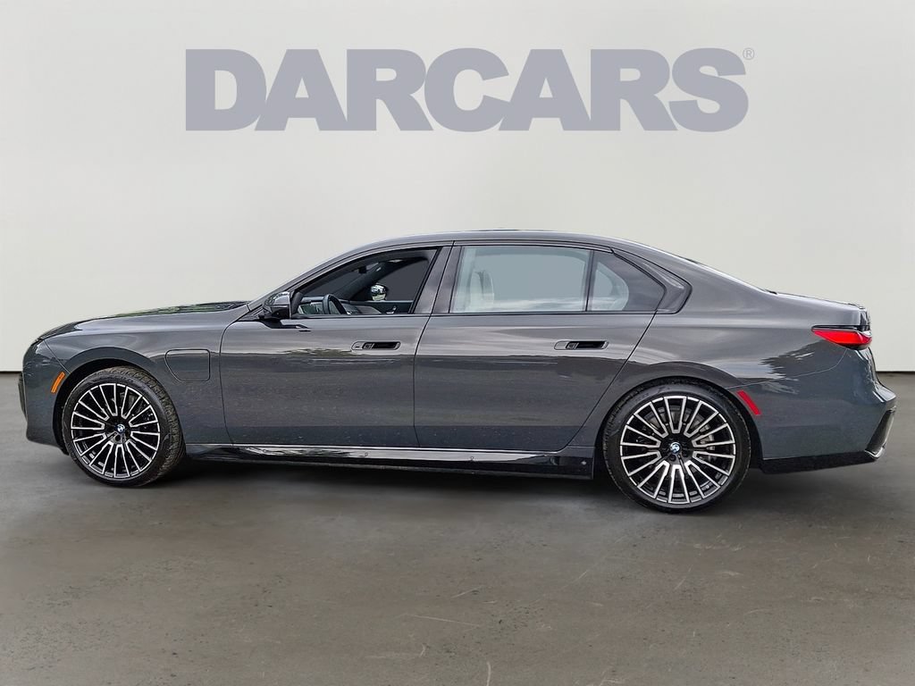 Used 2025 BMW 750e xDrive w/ Executive Package AWD/4WD image 4