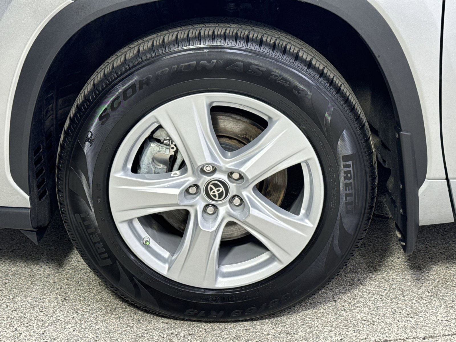 Used 2023 Toyota Highlander LE FWD image 16