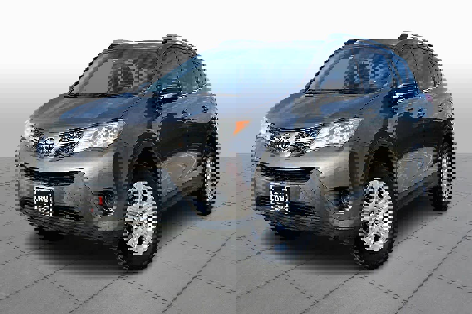 Used 2014 Toyota RAV4 LE image 1