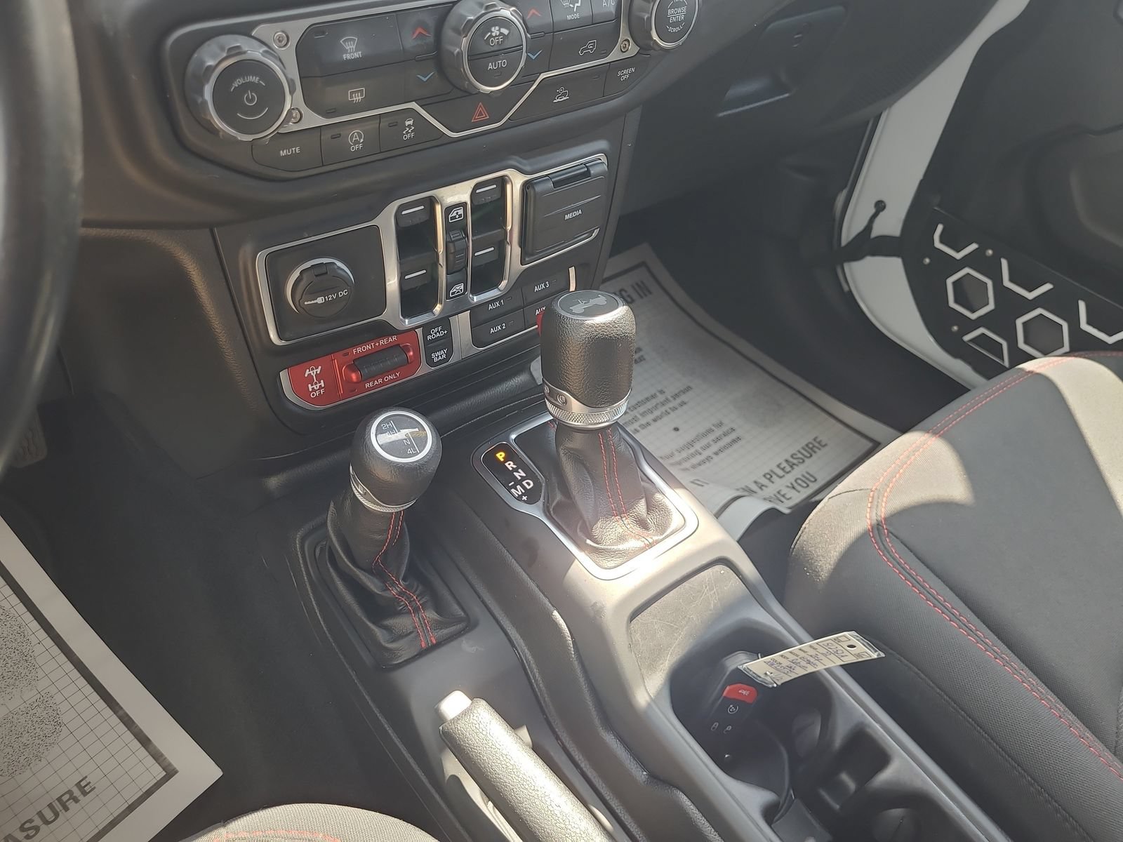 Used 2022 Jeep Wrangler Unlimited Rubicon AWD/4WD image 30