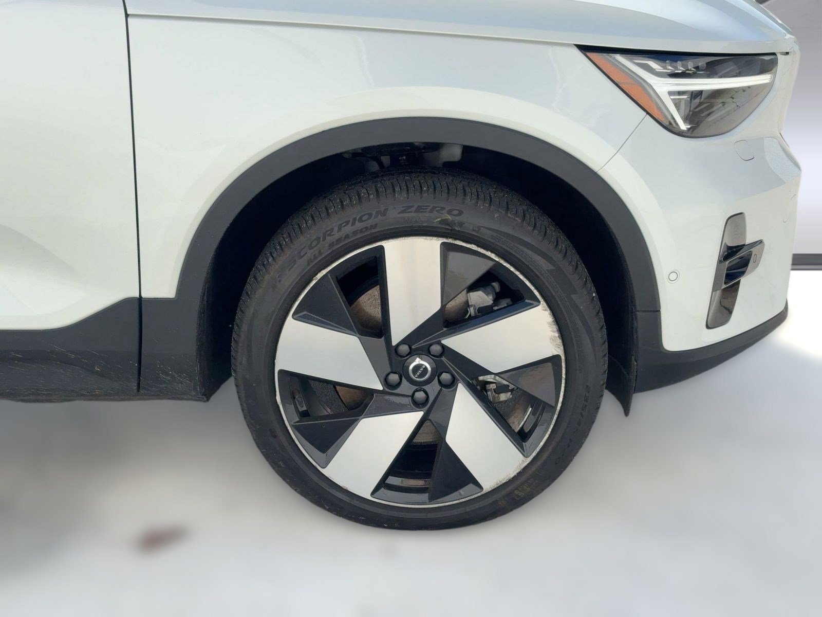 Certified 2023 Volvo XC40 Recharge Ultimate image 11