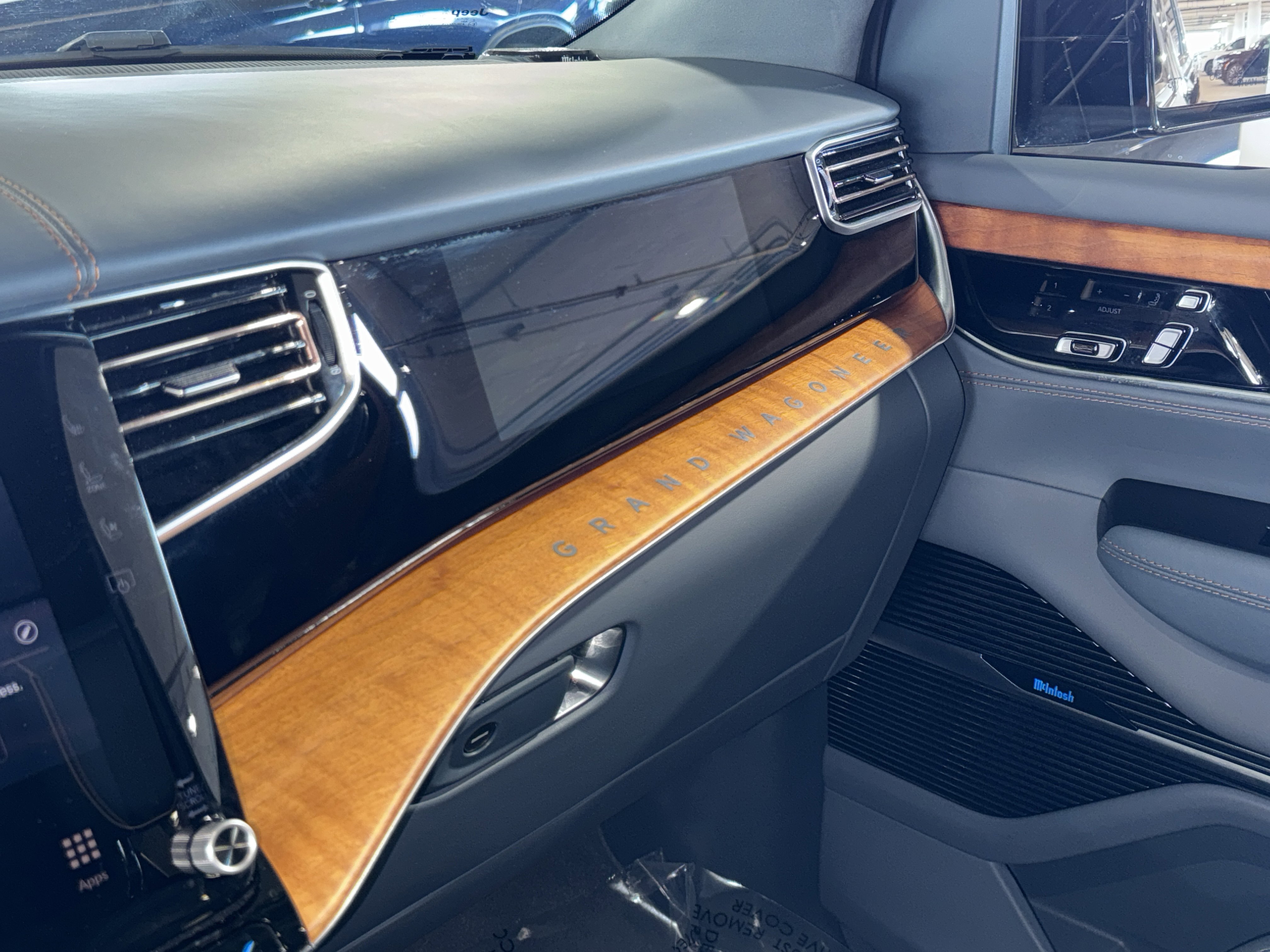 Used 2023 Jeep Grand Wagoneer Series III image 31