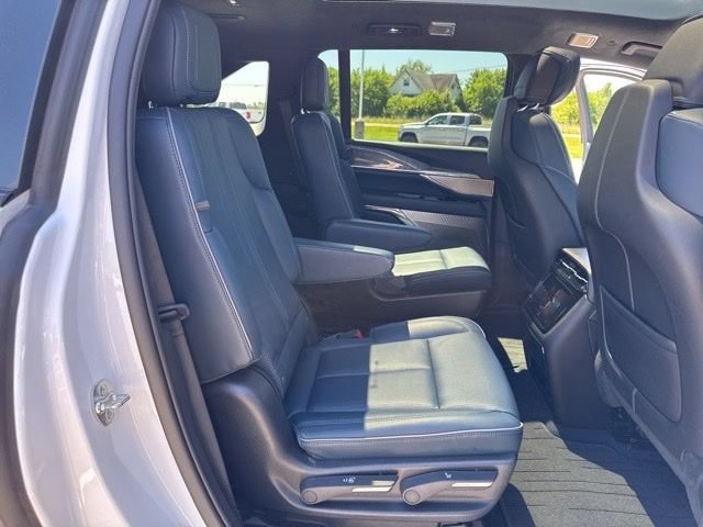 Used 2025 Cadillac Escalade IQ Luxury 2 w/ LPO, Premium Carpet Package AWD/4WD image 45
