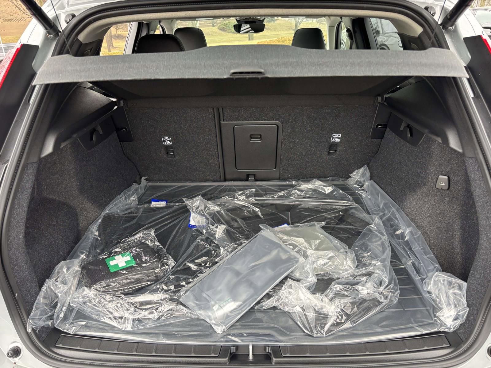 New 2026 Volvo XC40 B5 Plus w/ Protection Package Premier AWD/4WD image 9