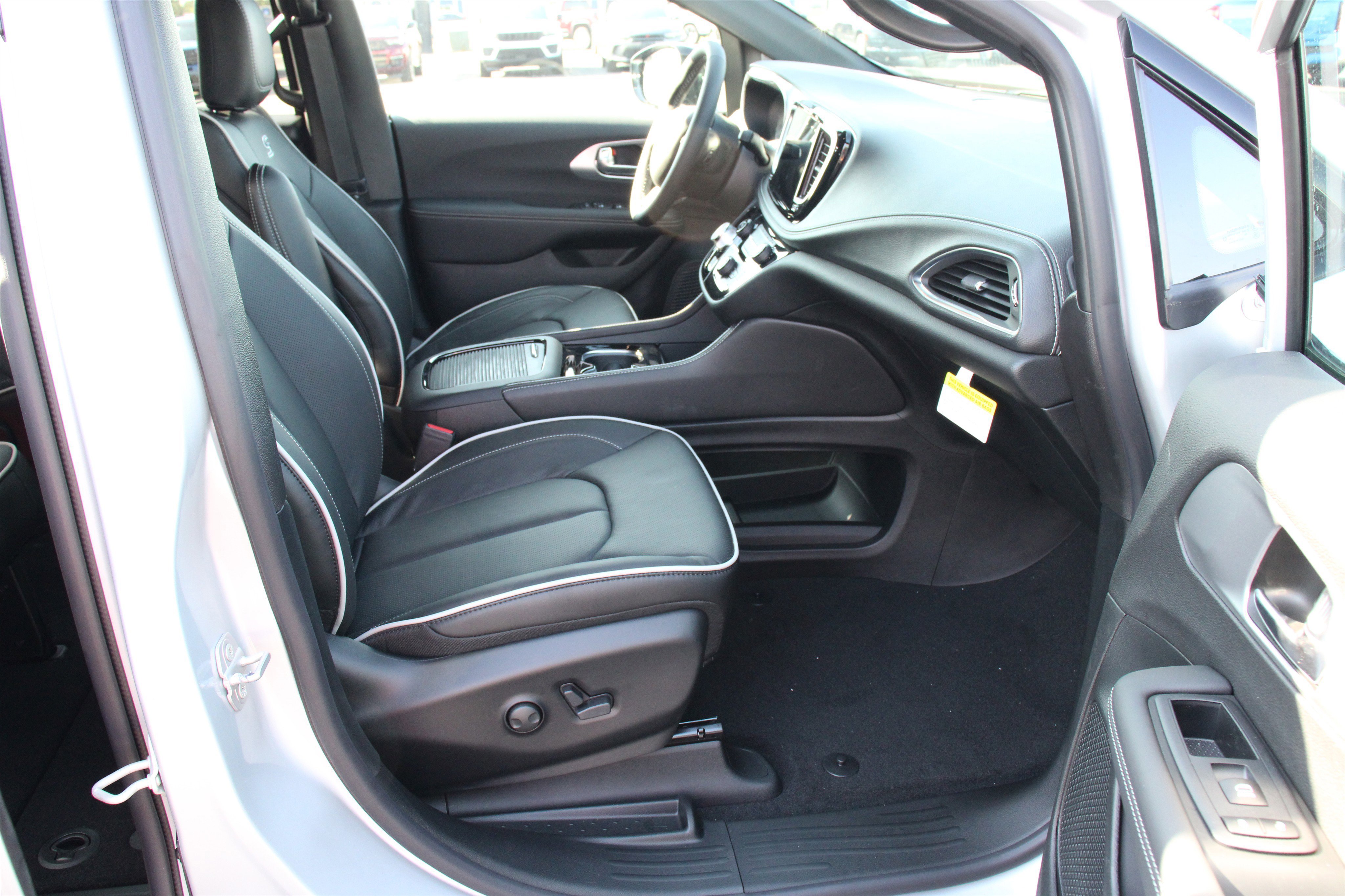 New 2026 Chrysler Pacifica Limited w/ S Appearance Package image 31