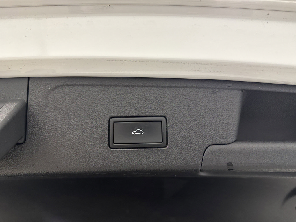 Used 2021 Volkswagen Atlas Cross Sport SE w/ Panoramic Sunroof Package FWD image 15