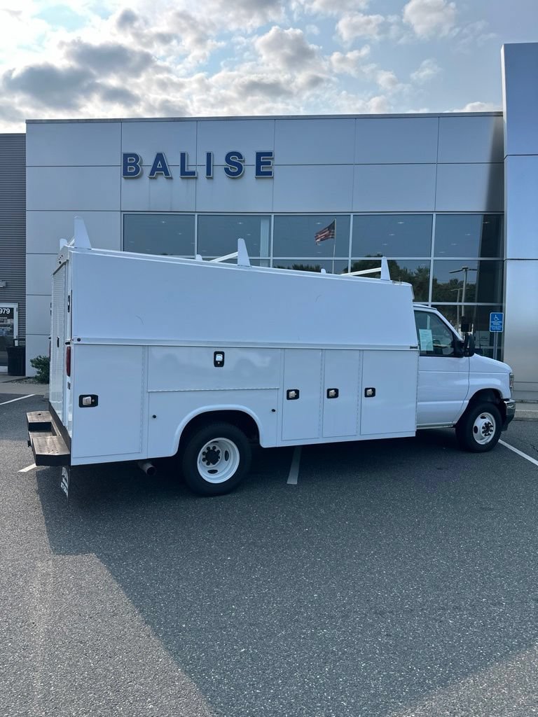 Used 2024 Ford E-450 and Econoline 450 Super Duty w/ Power Windows & Locks Group RWD image 5