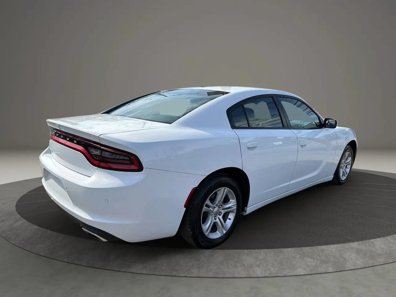 Used 2022 Dodge Charger SXT RWD image 5