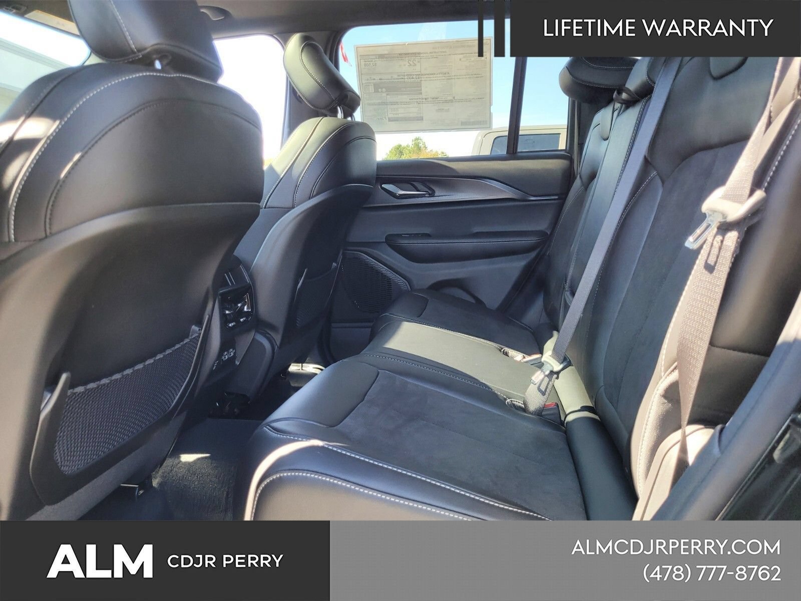 New 2025 Jeep Grand Cherokee Altitude AWD/4WD image 9