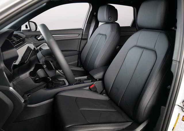 New 2025 Audi Q3 2.0T Premium image 10