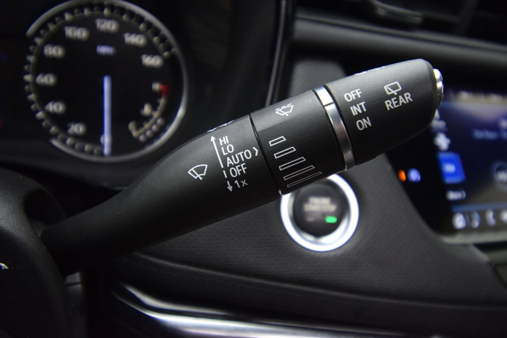 Used 2020 Cadillac XT5 Premium Luxury FWD image 37