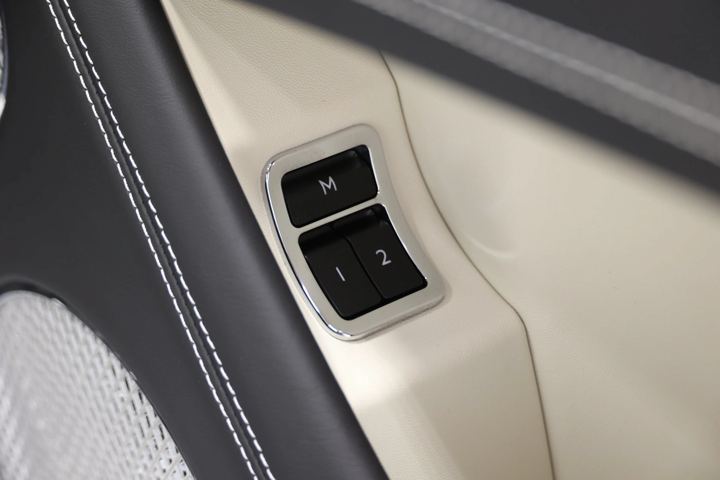Used 2021 Bentley Bentayga w/ First Edition Specification AWD/4WD image 84