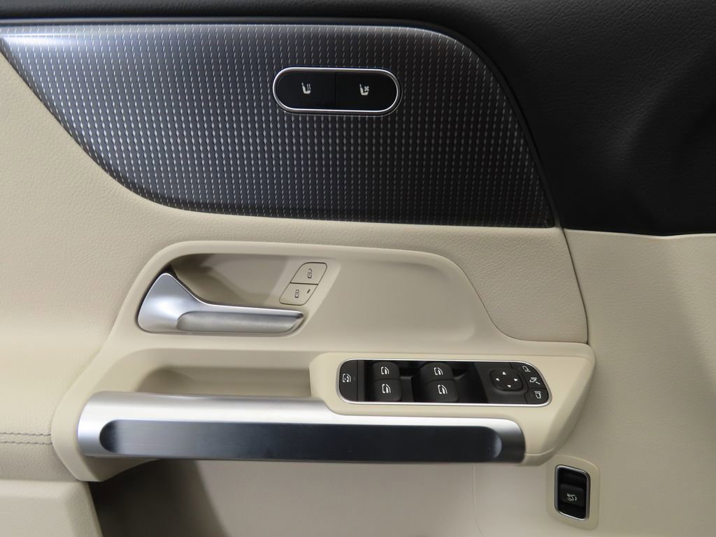 Used 2022 Mercedes-Benz GLB 250 image 21