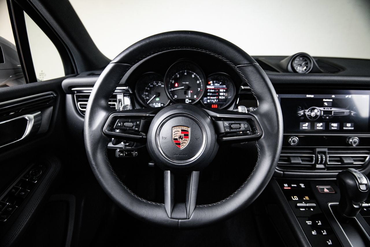 Certified 2023 Porsche Macan AWD/4WD image 26
