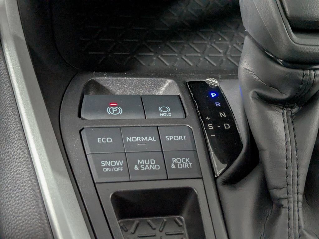 Certified 2025 Toyota RAV4 LE image 34