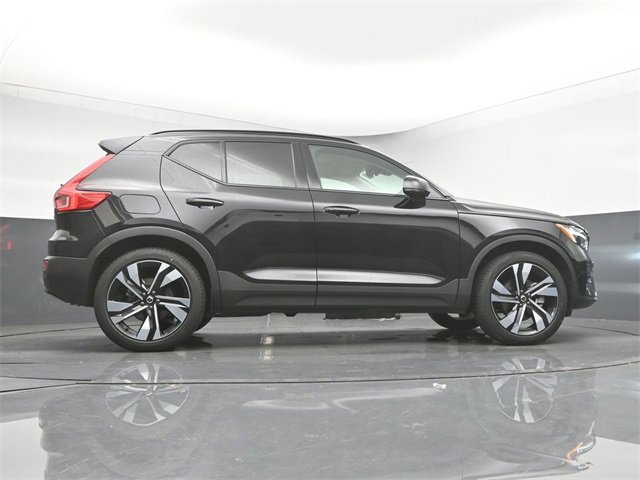 Used 2024 Volvo XC40 B5 Plus w/ Climate Package image 45