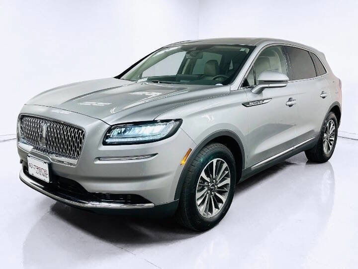 Used 2023 Lincoln Nautilus Reserve FWD image 3