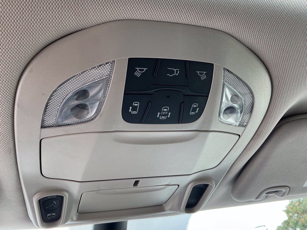 Used 2023 Chrysler Pacifica Limited FWD image 40