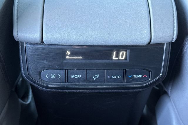 Used 2022 Toyota Highlander XLE AWD/4WD image 16
