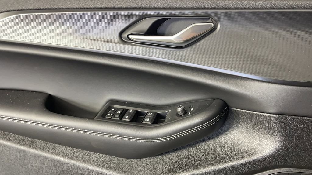 New 2025 Jeep Grand Cherokee L Laredo image 29